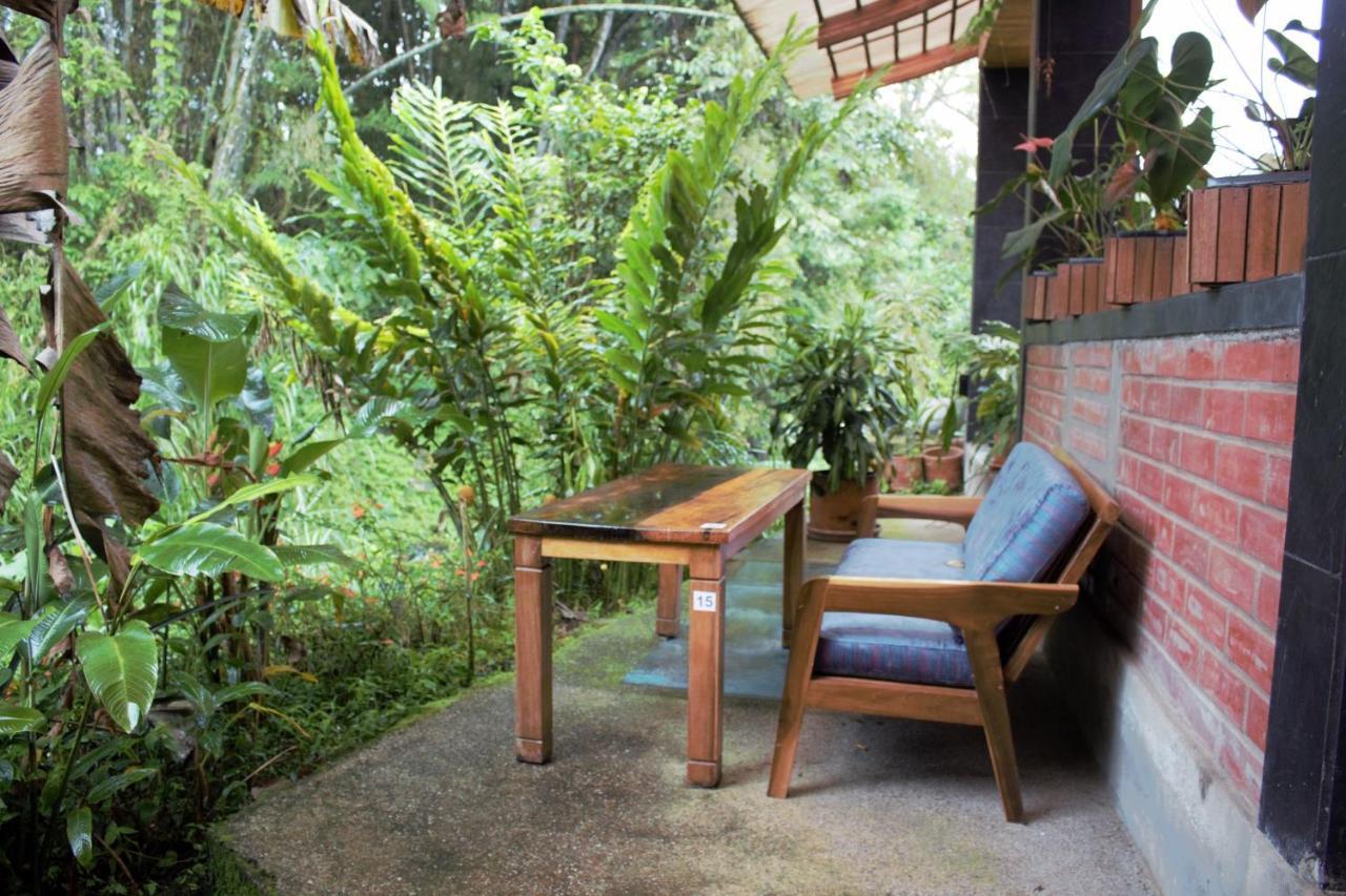 Hostal Zafiro Mindo Exterior photo
