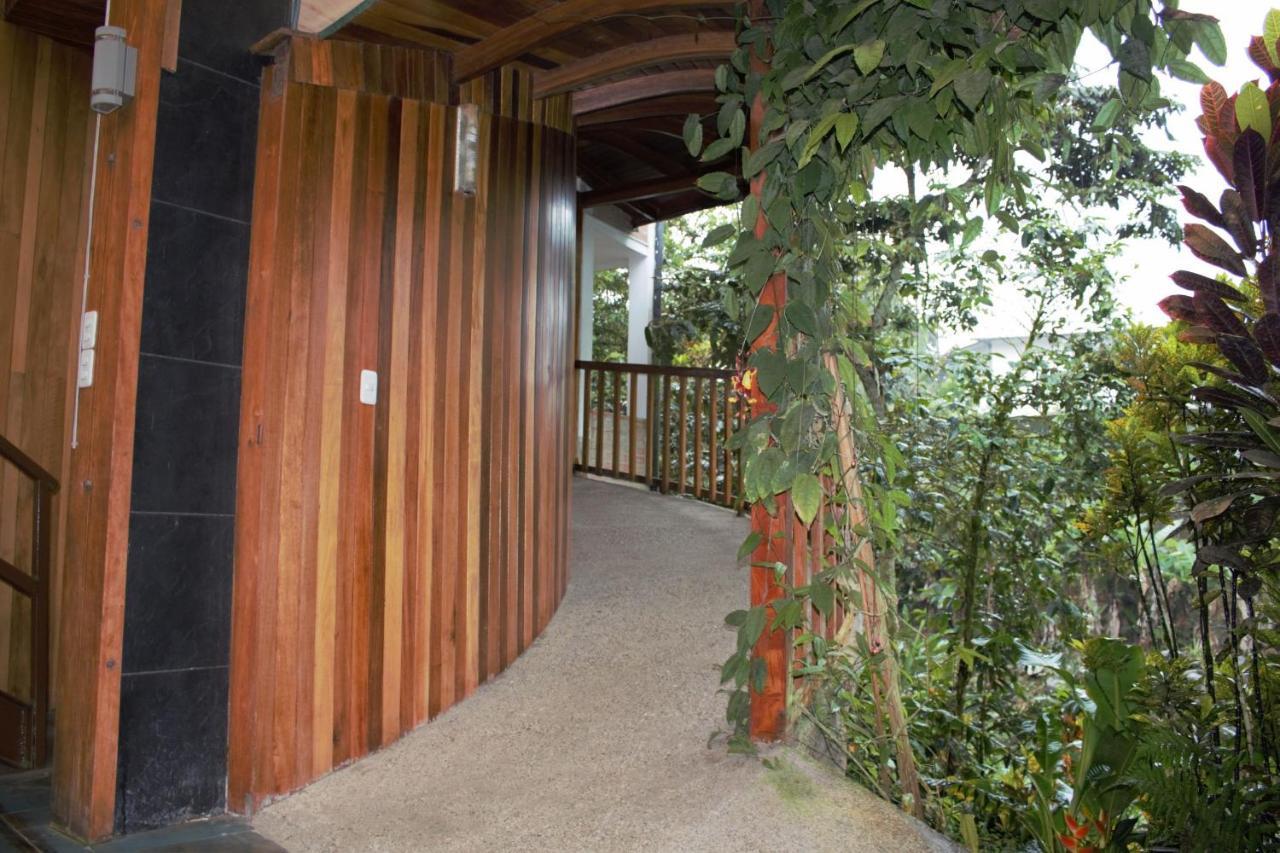 Hostal Zafiro Mindo Exterior photo